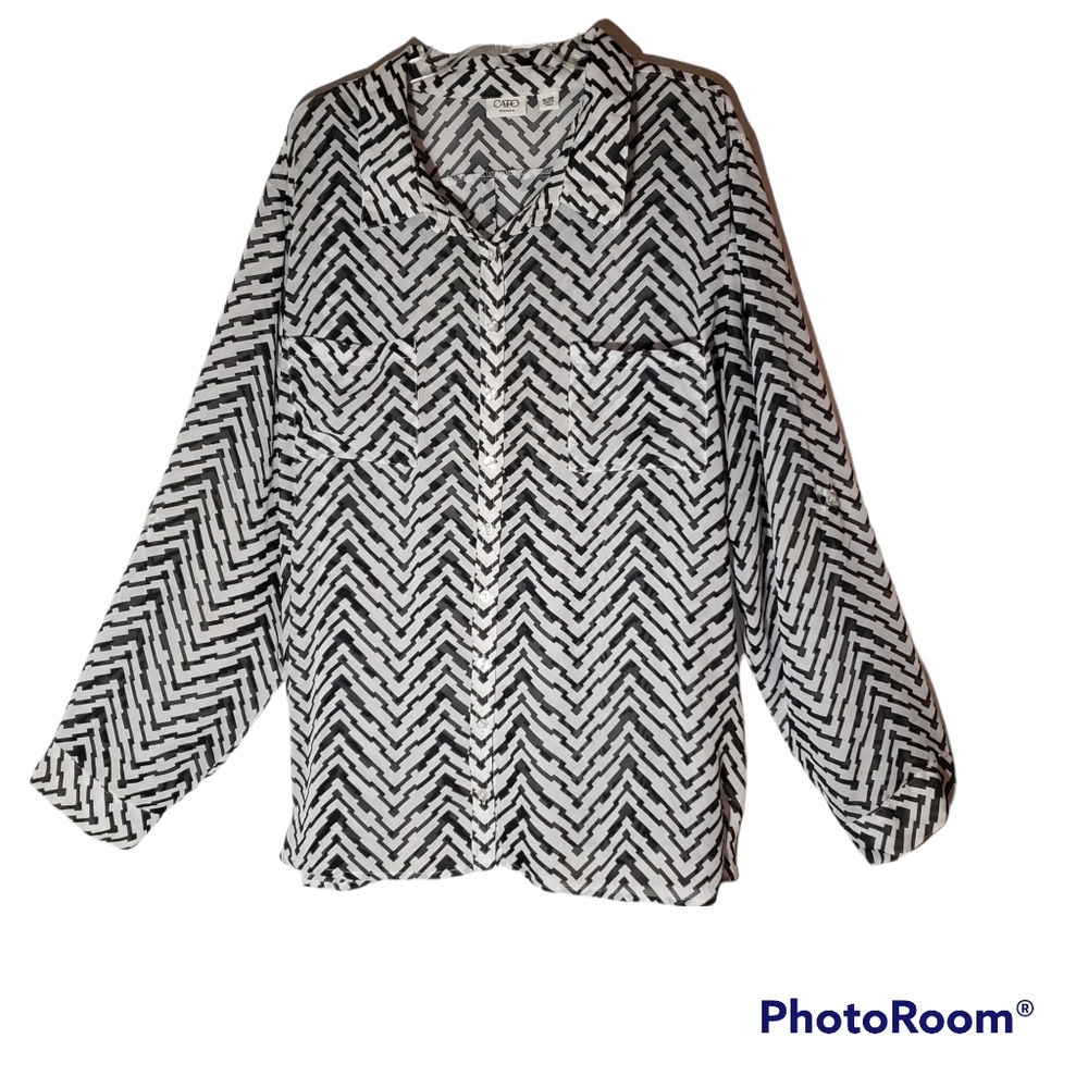 Cato geometric plus size 28W black/white button up shirt.